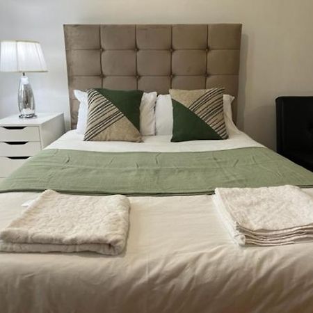 Ensuite With Kitchen Ext Large Room With Balcony In Zone 2 Лондон Екстериор снимка