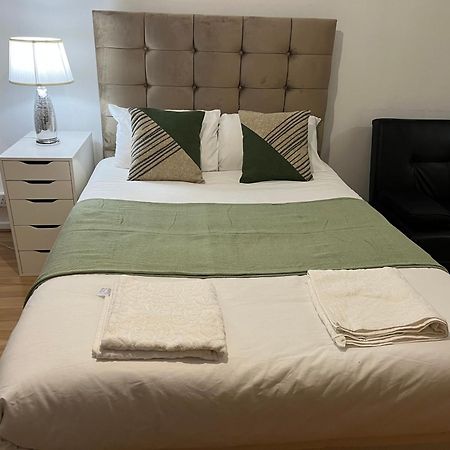 Ensuite With Kitchen Ext Large Room With Balcony In Zone 2 Лондон Екстериор снимка