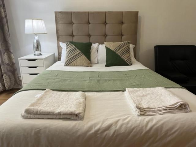Ensuite With Kitchen Ext Large Room With Balcony In Zone 2 Лондон Екстериор снимка