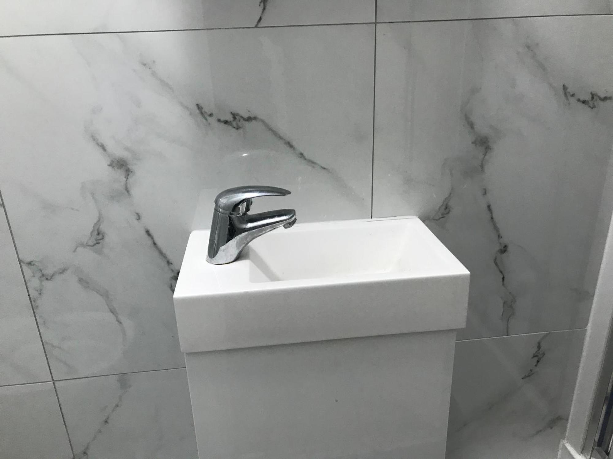 Ensuite With Kitchen Ext Large Room With Balcony In Zone 2 Лондон Екстериор снимка