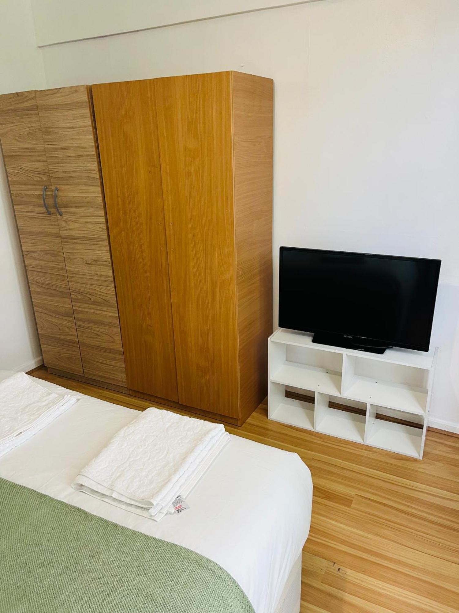 Ensuite With Kitchen Ext Large Room With Balcony In Zone 2 Лондон Екстериор снимка